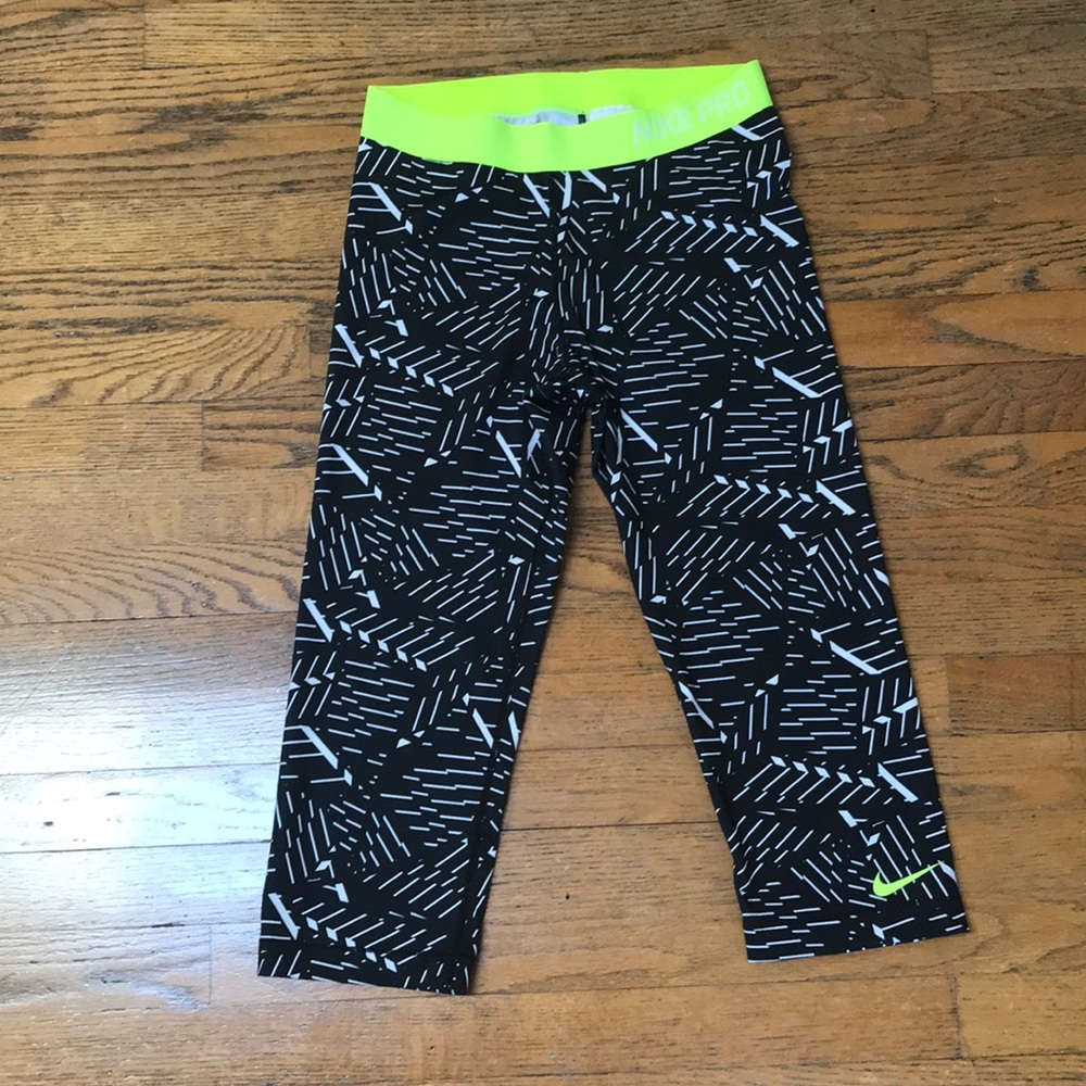 Nike Pro Capri leggings. Size L